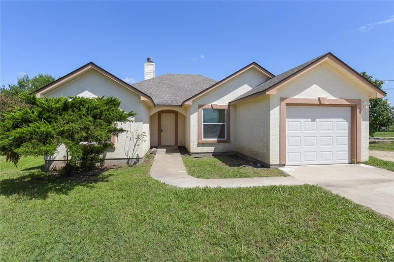 135 Petirrojo CT, Del Valle, TX 78617