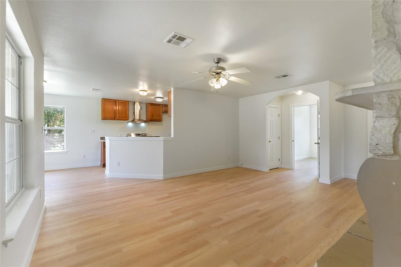 135 Petirrojo CT, Del Valle, TX 78617