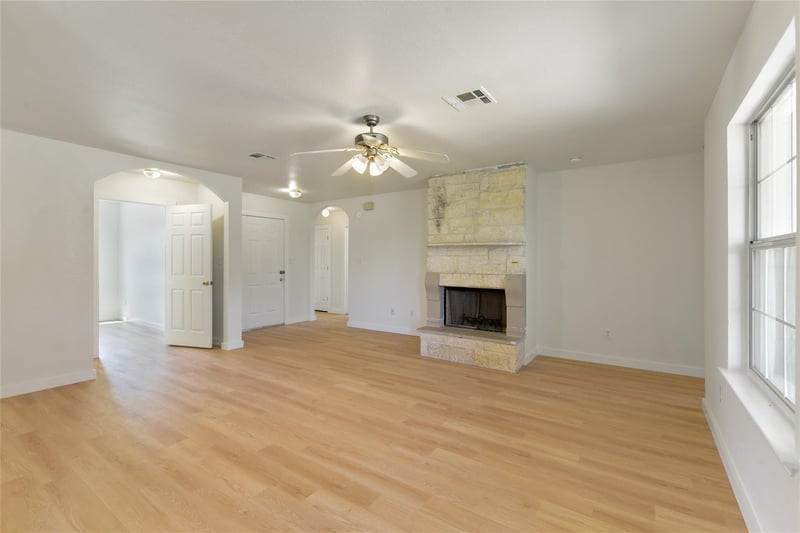 135 Petirrojo CT, Del Valle, TX 78617