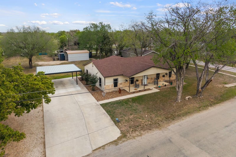 1131 Fannin ST, Luling, TX 78648