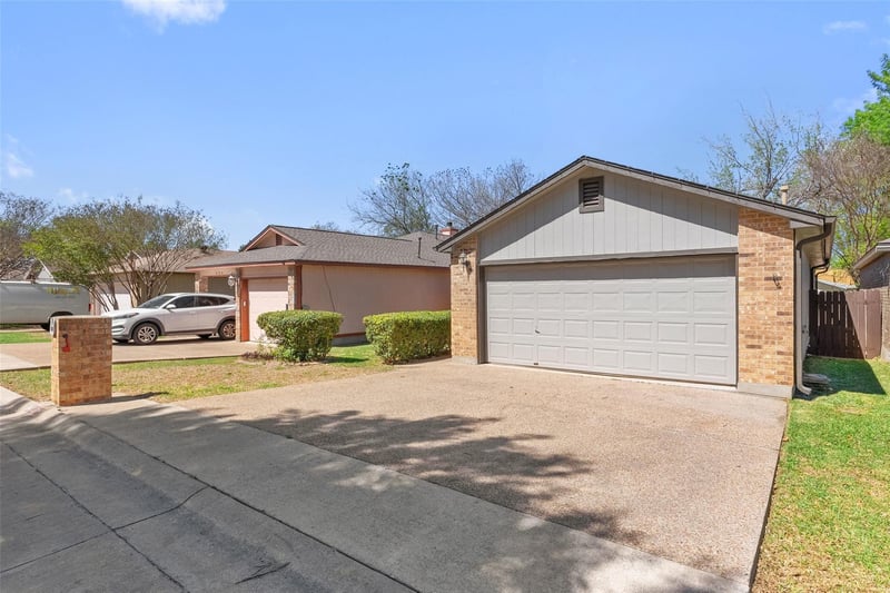 410 Village LN, Buda, TX 78610