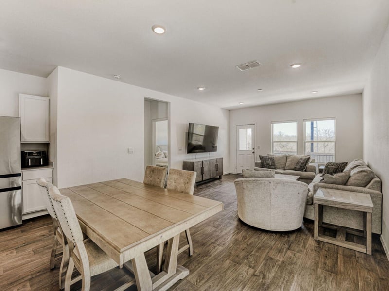 12421 Silversmith LN, Mustang Ridge, TX 78610
