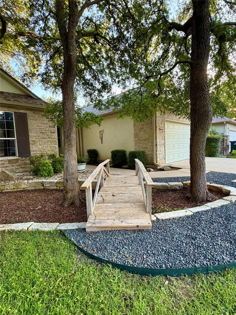 103 Harness LN, Georgetown, TX 78633