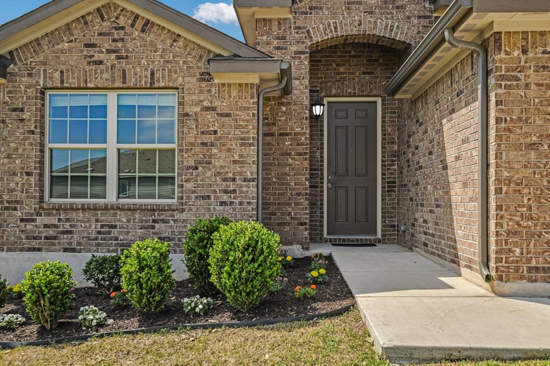 309 Chickasaw LN, Hutto, TX 78634