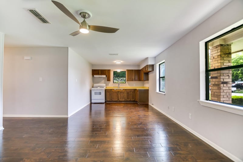 1405 Adams ST, Taylor, TX 76574