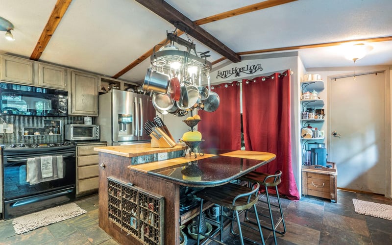 210 Lakeshore DR, Dripping Springs, TX 78620