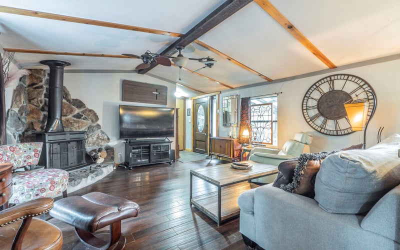 210 Lakeshore DR, Dripping Springs, TX 78620