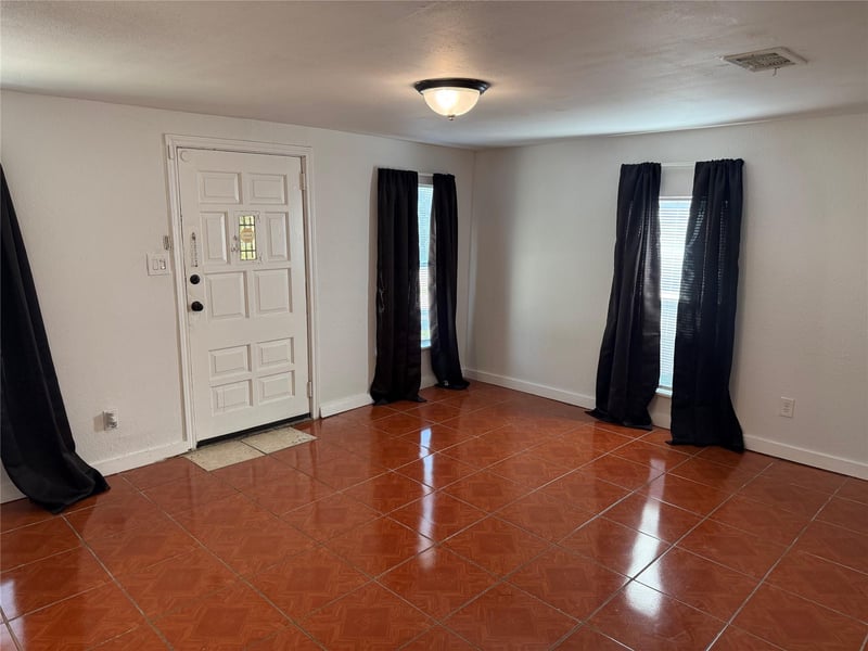 909 Market ST, Lockhart, TX 78644