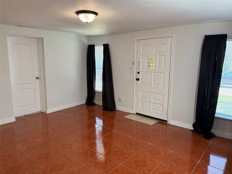 909 Market ST, Lockhart, TX 78644