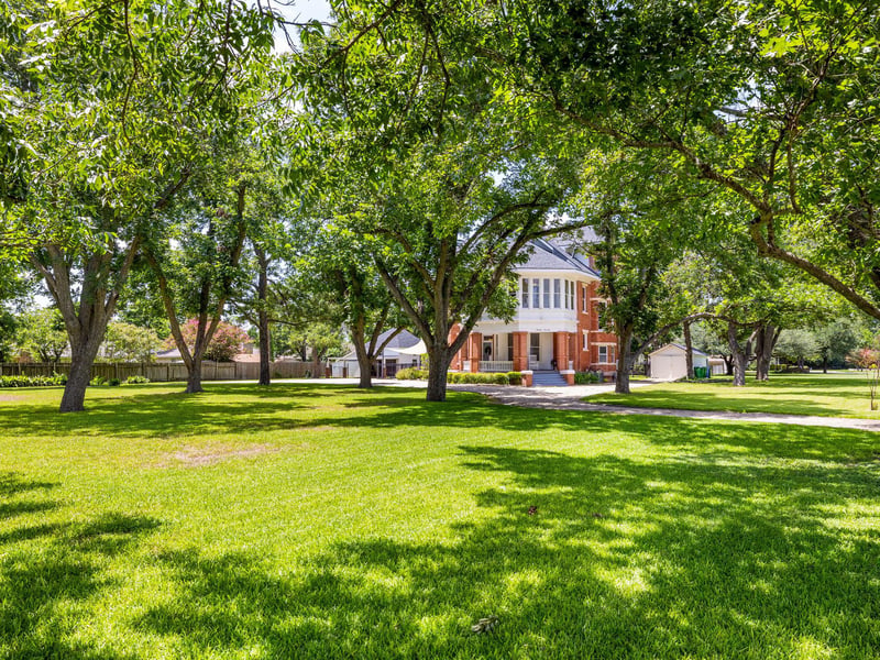 1220 Lake DR, Taylor, TX 76574