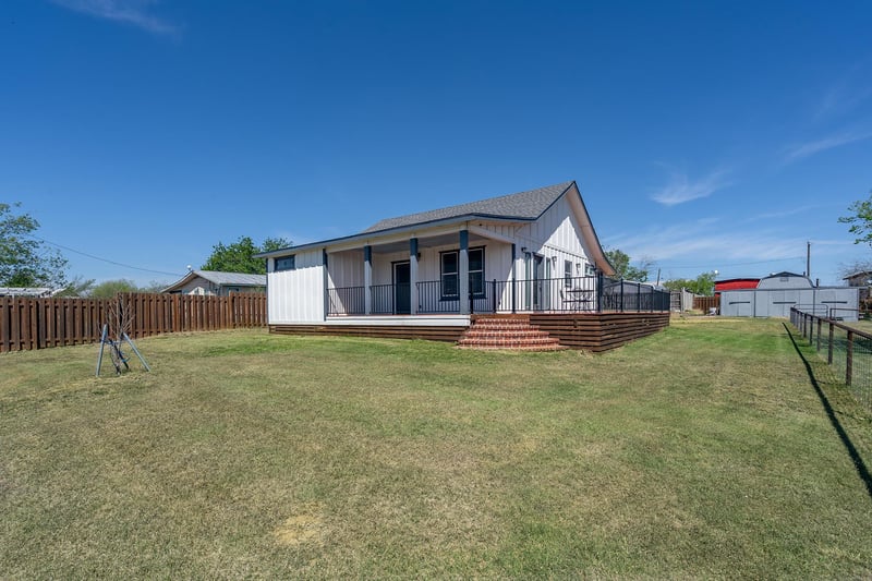 302 Austin ST, Coupland, TX 78615