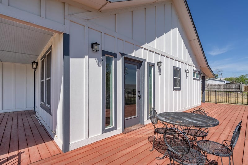 302 Austin ST, Coupland, TX 78615