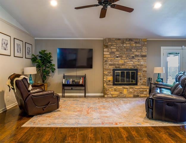 252 Meadowlakes DR, Meadowlakes, TX 78654