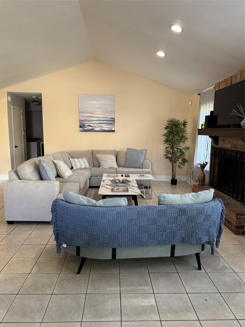 102 Skyloop DR, Austin, TX 78745