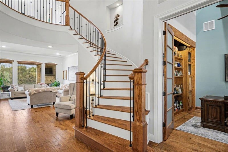 5240 Diamante DR, Spicewood, TX 78669