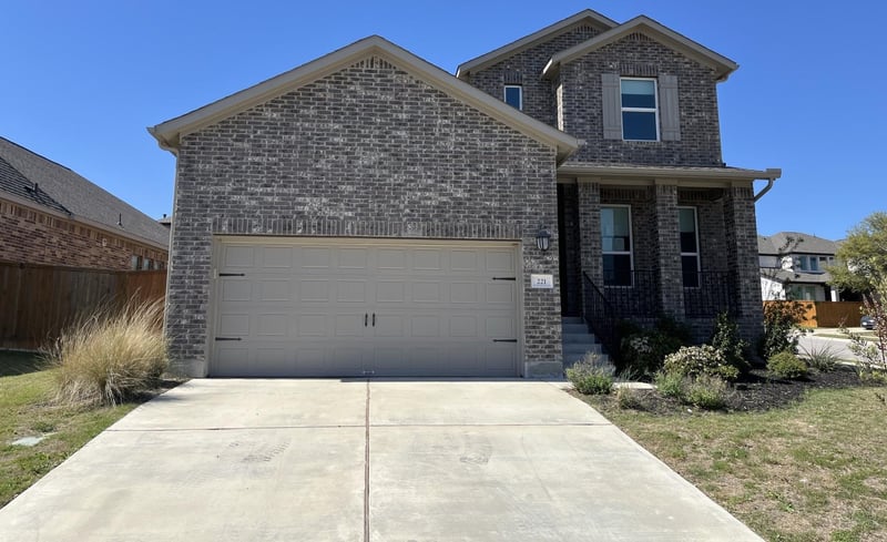 221 Green Knoll LN, Georgetown, TX 78628