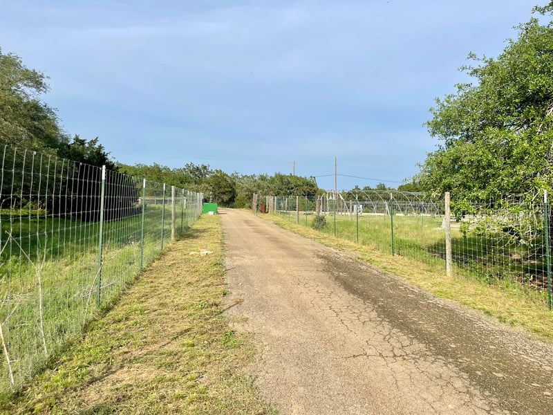 204 Lakeshore DR, Dripping Springs, TX 78620