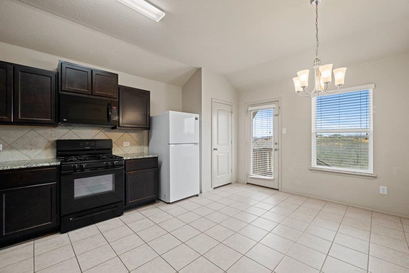 172 Lake GLN, San Marcos, TX 78666