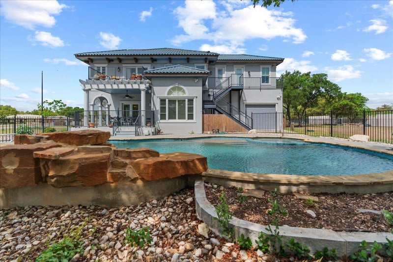 829 Kings Point DR, Canyon Lake, TX 78133
