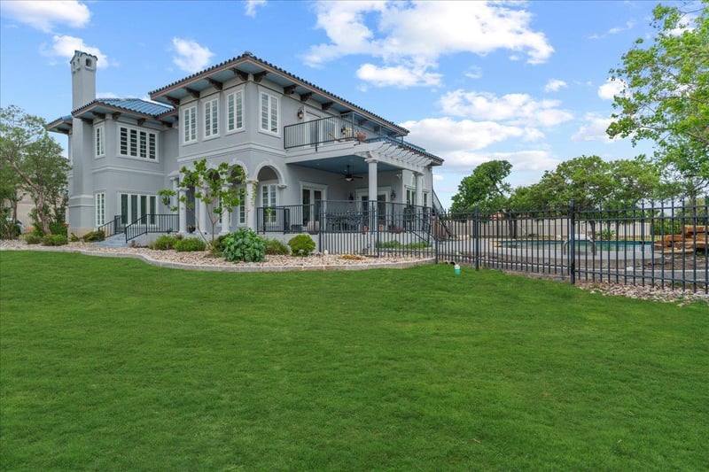 829 Kings Point DR, Canyon Lake, TX 78133