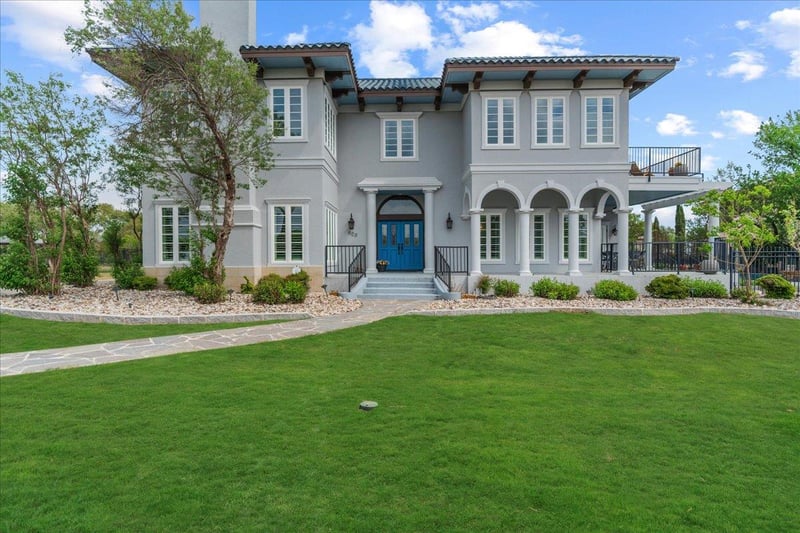 829 Kings Point DR, Canyon Lake, TX 78133
