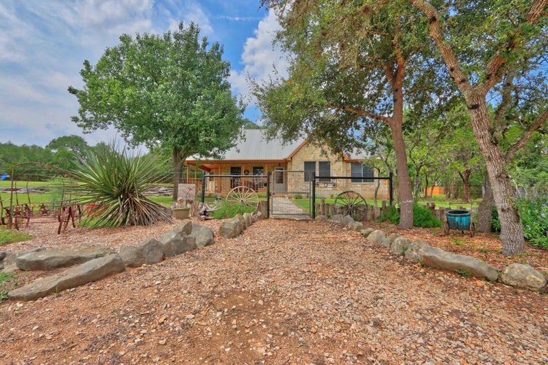 10621 Fm 150 , Driftwood, TX 78619