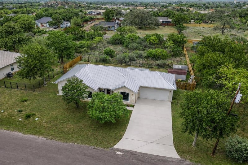 128 Persimmon DR, Granite Shoals, TX 78654