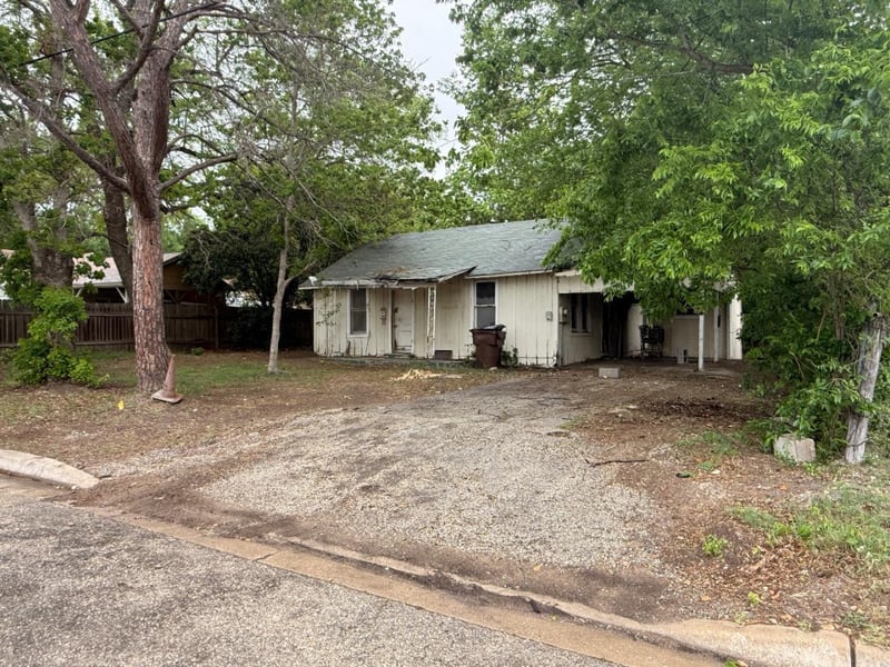 918 Brazos ST, Lockhart, TX 78644