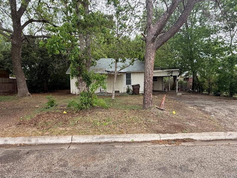 918 Brazos ST, Lockhart, TX 78644