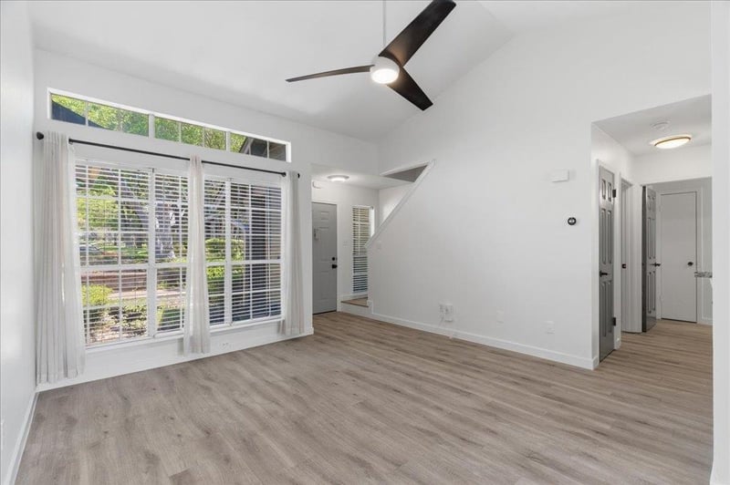 1015 E Yager LN #18, Austin, TX 78753