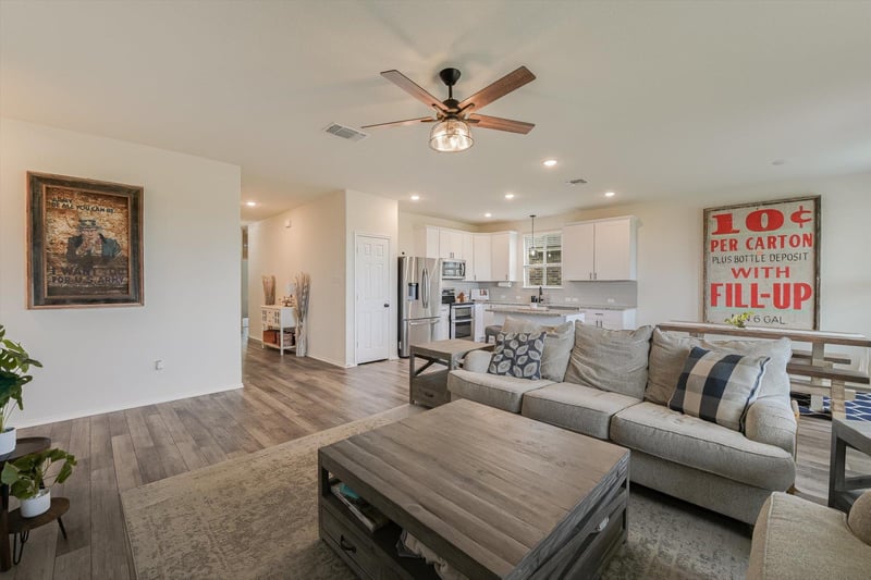 1915 T H Johnson DR, Taylor, TX 76574