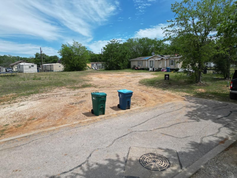 422 Avenue C #A, Elgin, TX 78621
