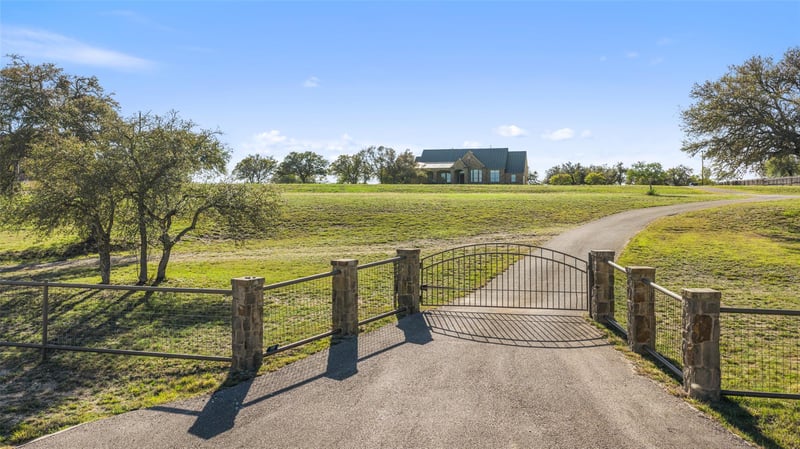 118 Landons Way, Blanco, TX 78606