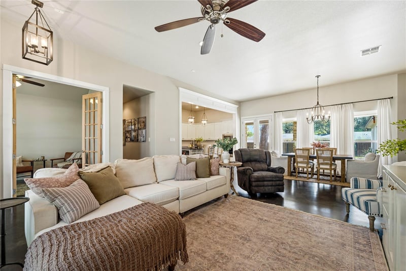 802 Wilkes ST, Smithville, TX 78957