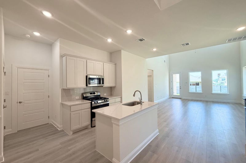 1033 Stonehill DR, Georgetown, TX 78633