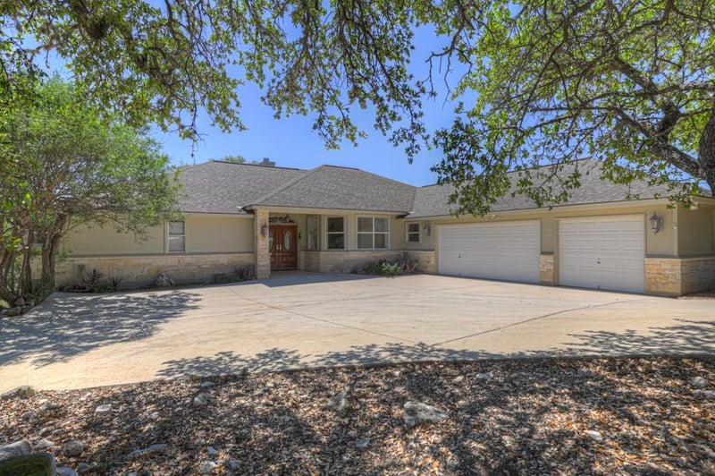 1000 Bamc DR, Canyon Lake, TX 78133