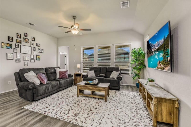 100 Rebel Red CV, Liberty Hill, TX 78642