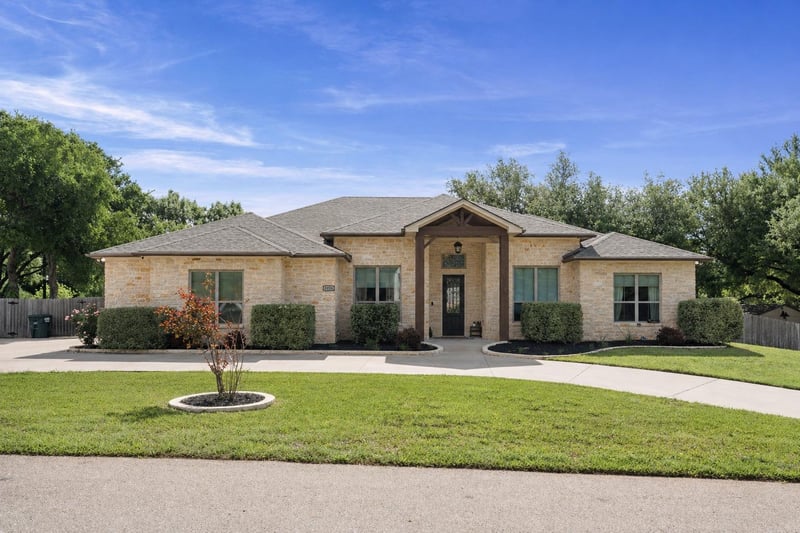 1006 Deer XING, Salado, TX 76571