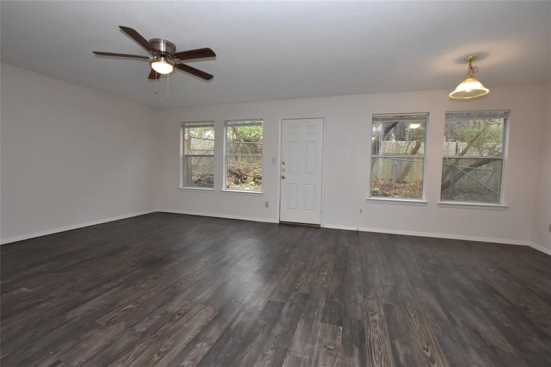 921-923 Sagewood TRL, San Marcos, TX 78666