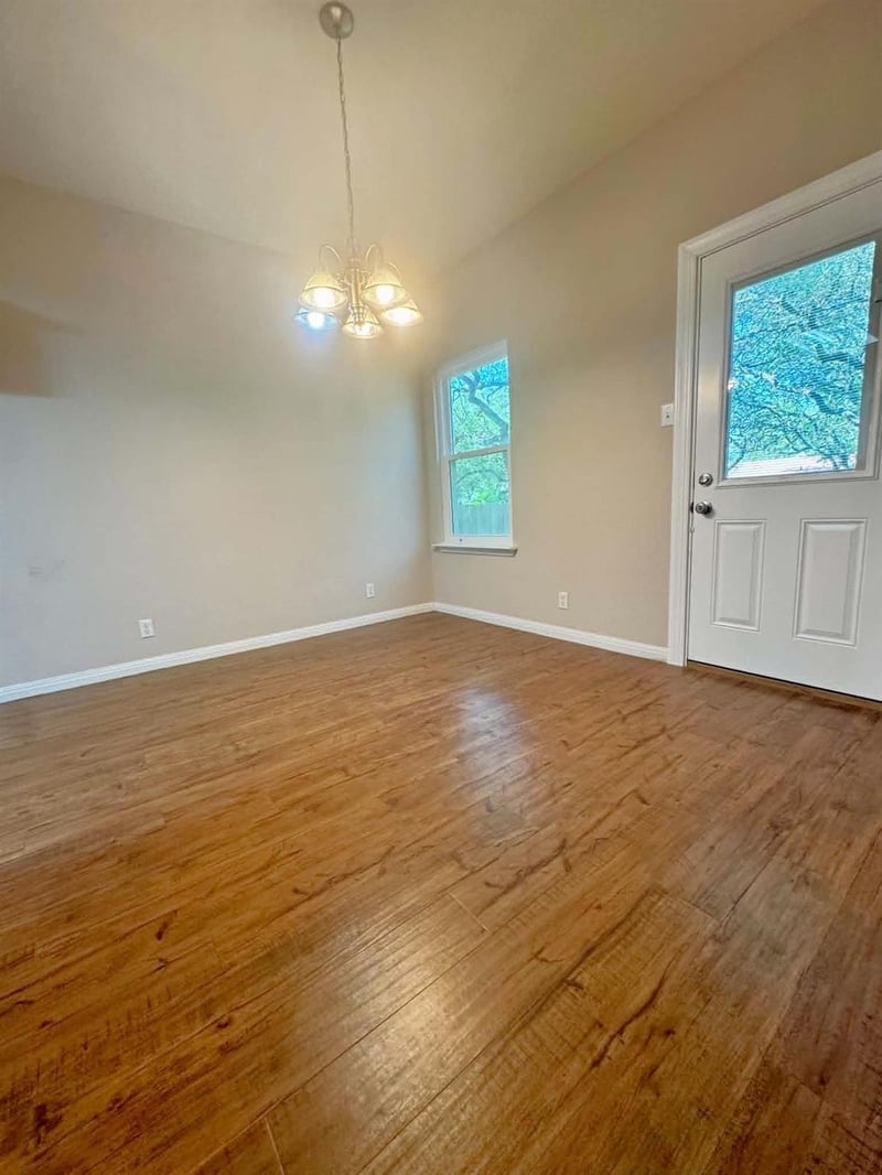2037 Northview DR, San Marcos, TX 78666