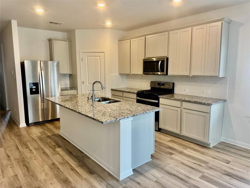 135 Fossil DR, Kyle, TX 78640