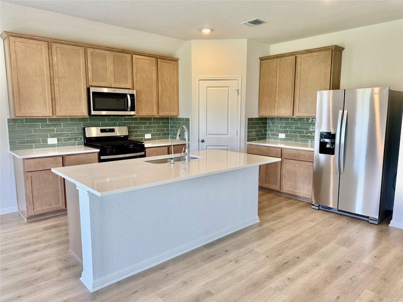 193 Coopers Hawk CRST, Cedar Creek, TX 78612