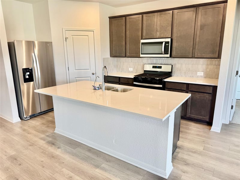 229 Red Tail Hawk LN, Cedar Creek, TX 78612