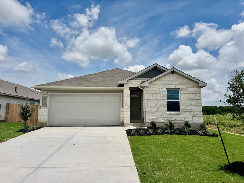 229 Red Tail Hawk LN, Cedar Creek, TX 78612