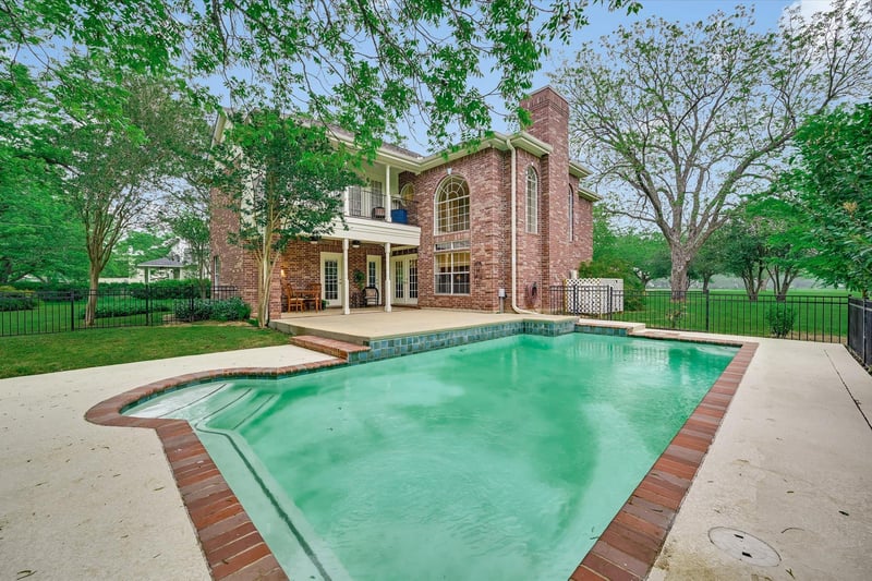 220 2 Mile LN, Smithville, TX 78957