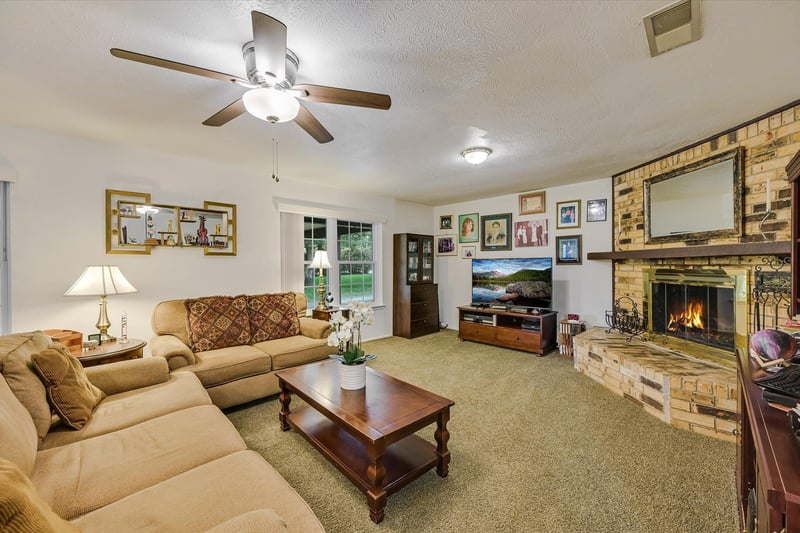 835 Jones ST, Smithville, TX 78957
