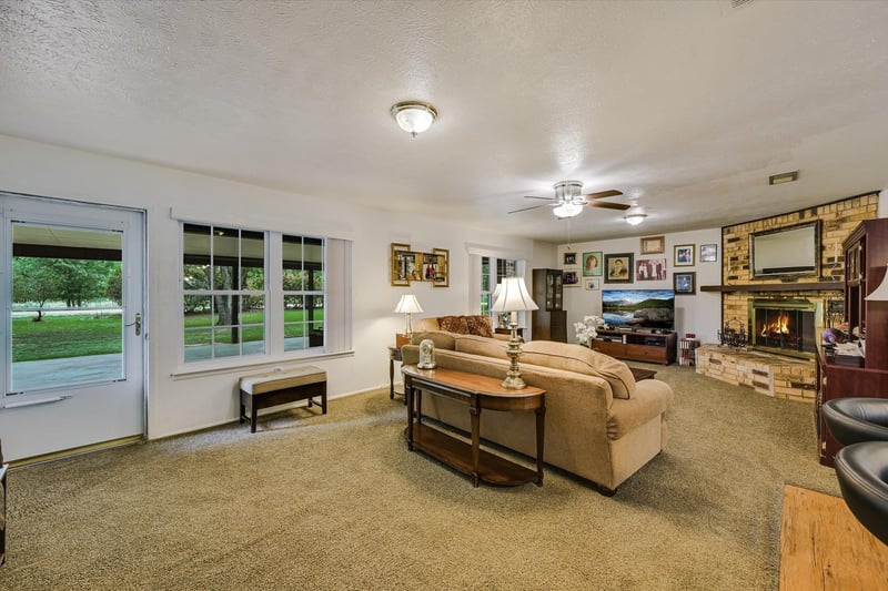 835 Jones ST, Smithville, TX 78957