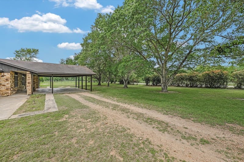 835 Jones ST, Smithville, TX 78957