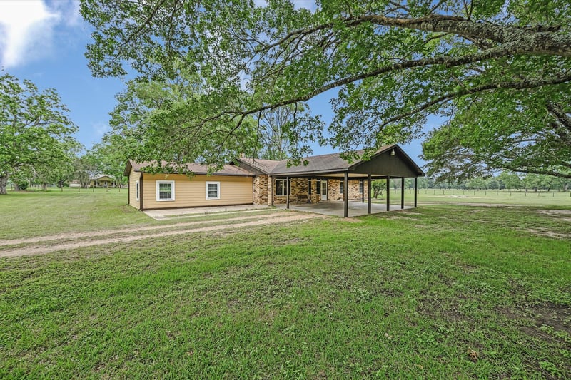 835 Jones ST, Smithville, TX 78957