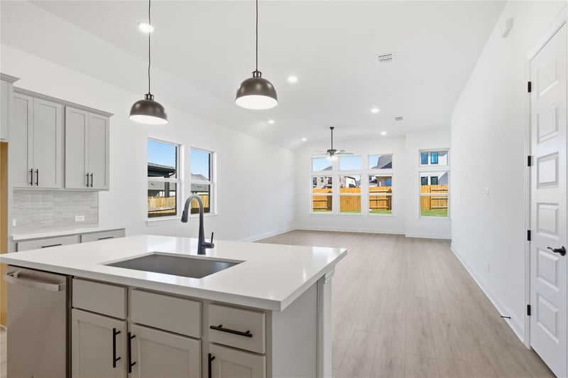 619 Breeze Hollow LN, Georgetown, TX 78628